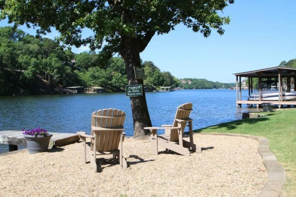 #09 - Large Lakeview One Bedroom- Pet Friendly 温泉城 外观 照片