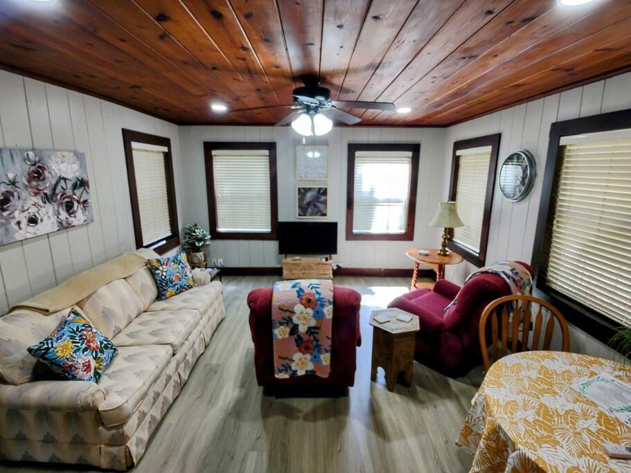 #09 - Large Lakeview One Bedroom- Pet Friendly 温泉城 外观 照片