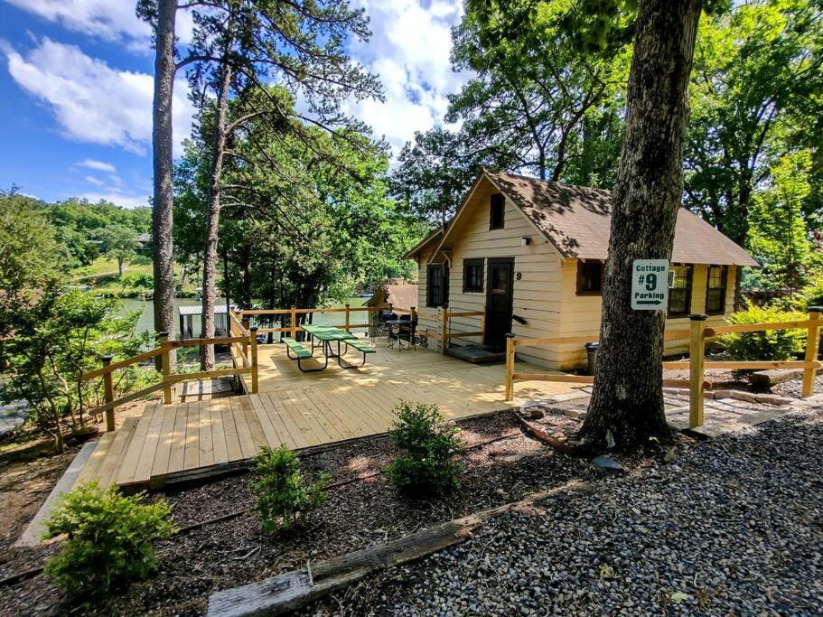#09 - Large Lakeview One Bedroom- Pet Friendly 温泉城 外观 照片