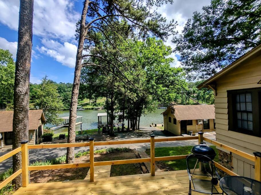 #09 - Large Lakeview One Bedroom- Pet Friendly 温泉城 外观 照片