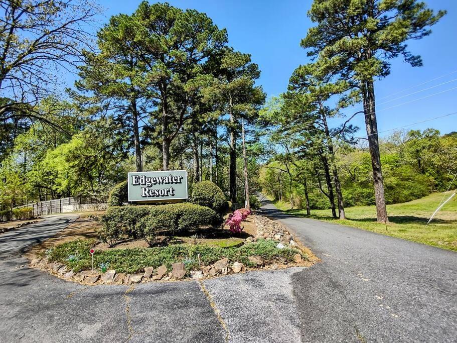#09 - Large Lakeview One Bedroom- Pet Friendly 温泉城 外观 照片